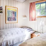 3 Bedroom Lovely Home In Reksteren Holiday home *