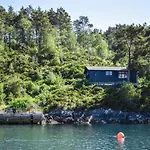 Cozy In Reksteren With House Sea View بيت للعطل *