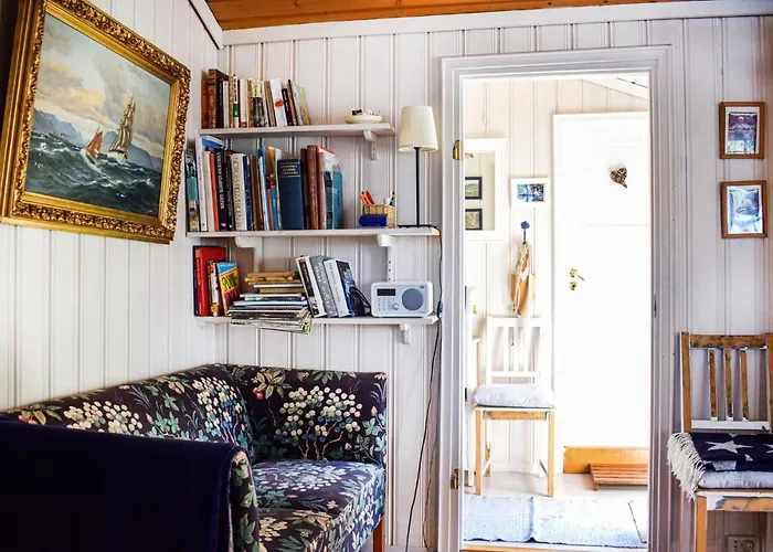 Gorgeous In Reksteren With Kitchen بيت للعطل